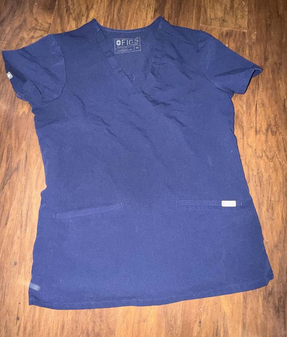 FIGS Women's Casma 3-Pocket V-Neck Scrub Top Navy